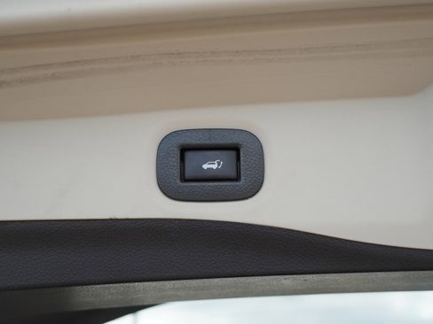Used 2020 Nissan Rogue SV image 16
