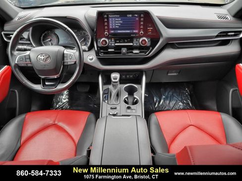 Used 2021 Toyota Highlander XSE image 12
