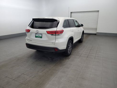 Used 2019 Toyota Highlander LE AWD/4WD image 9