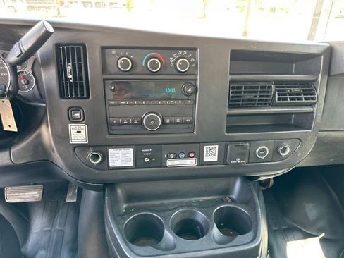 Used 2016 GMC Savana 3500 Extended image 18