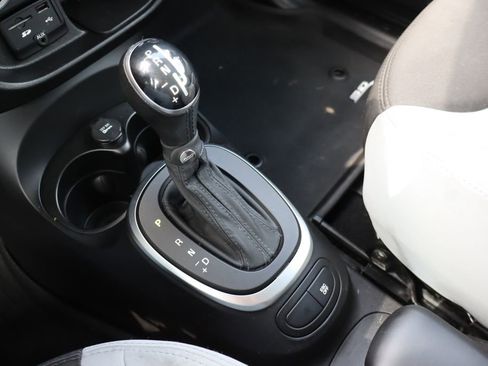 Used 2014 FIAT 500L Easy w/ Popular Equipment Group FWD image 10