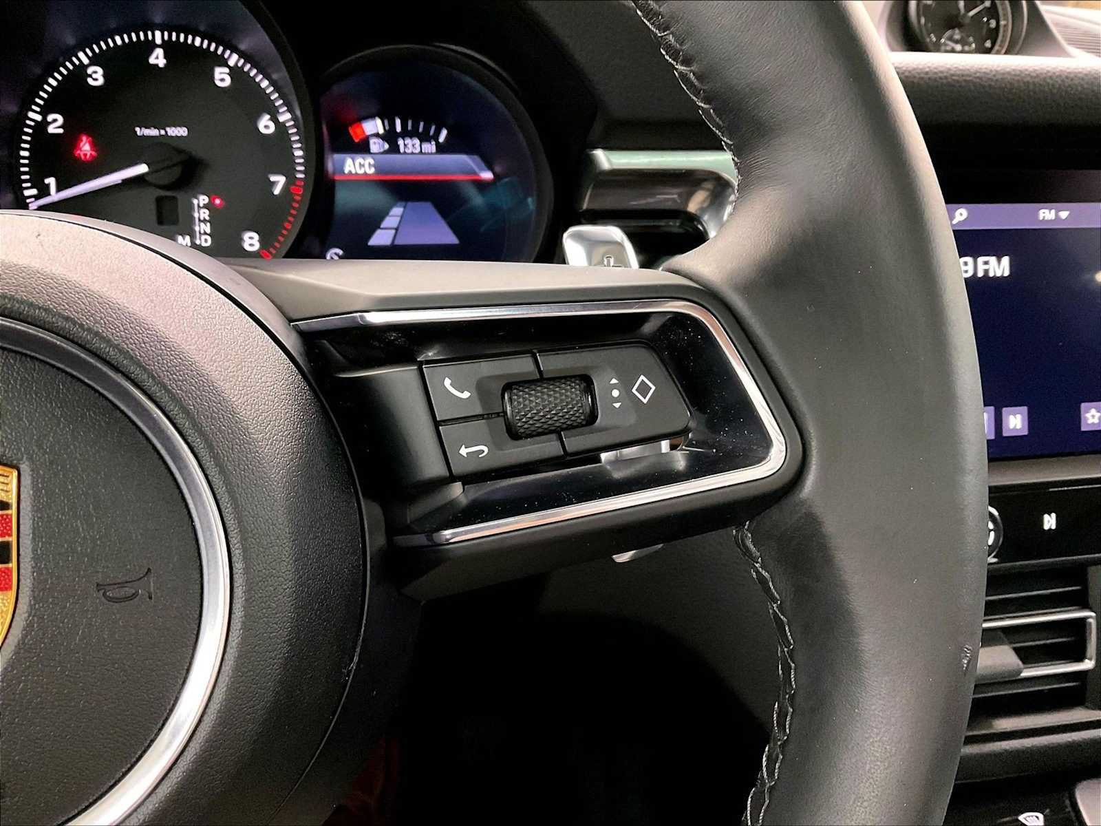 Certified 2022 Porsche Macan AWD/4WD image 28