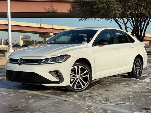 Used 2025 Volkswagen Jetta Sport image 2