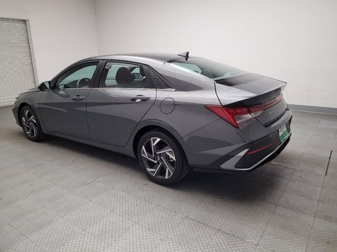 Used 2025 Hyundai Elantra SEL image 3