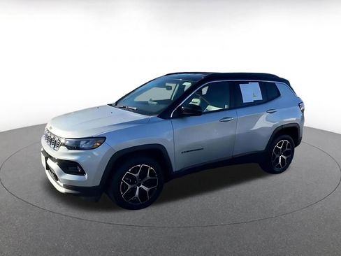 Used 2025 Jeep Compass Limited image 8