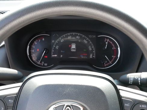 Used 2025 Toyota RAV4 XLE AWD/4WD image 21
