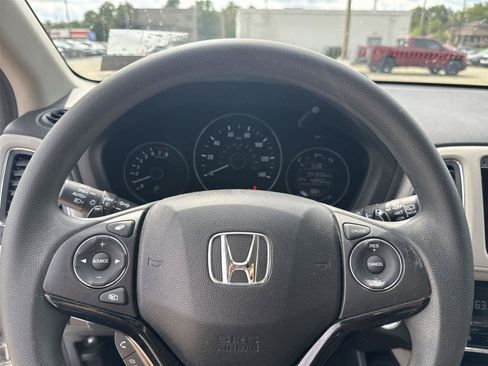 Used 2018 Honda HR-V EX image 17