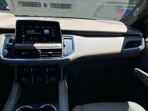 Used 2021 Chevrolet Tahoe Premier w/ Premium Package AWD/4WD image 11