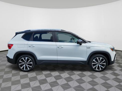 Certified 2023 Volkswagen Taos SE AWD/4WD image 6