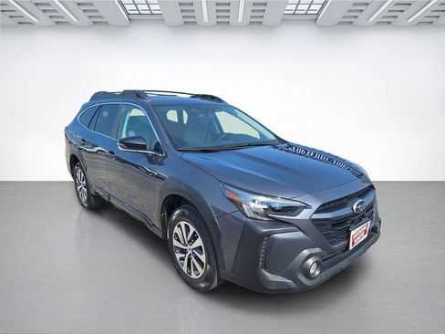 Used 2023 Subaru Outback Premium AWD/4WD image 2