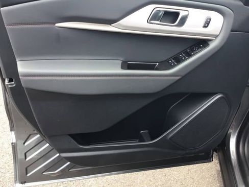 New 2025 Ford Explorer Active w/ Active Comfort Package image 10