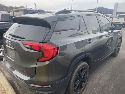 Used 2020 GMC Terrain SLE w/ Driver Convenience Package image 4
