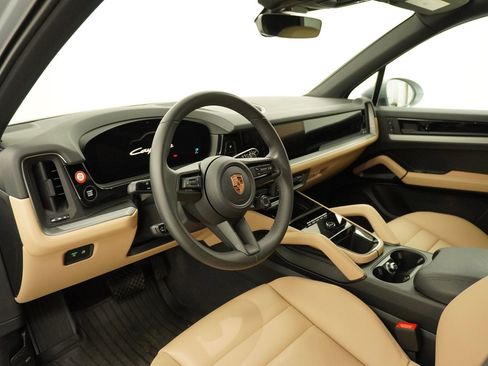 Certified 2026 Porsche Cayenne AWD/4WD image 4