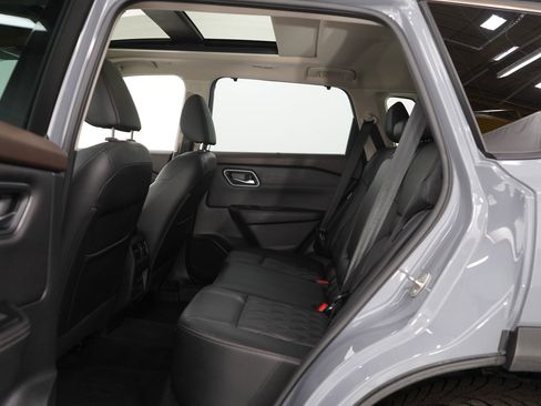 Used 2022 Nissan Rogue Platinum image 18