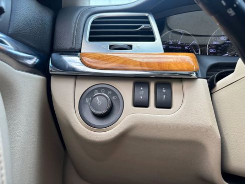 Used 2011 Lincoln MKS FWD image 28