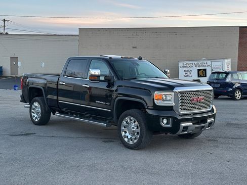 Used 2015 GMC Sierra 2500 Denali w/ Duramax Plus Package image 3