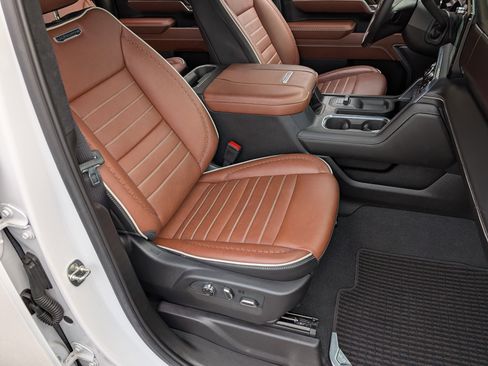 Used 2024 GMC Sierra 2500 Denali Ultimate w/ Max Trailering Package image 21