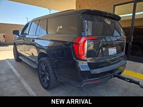 Certified 2022 GMC Yukon XL SLT w/ SLT Premium Package AWD/4WD image 6