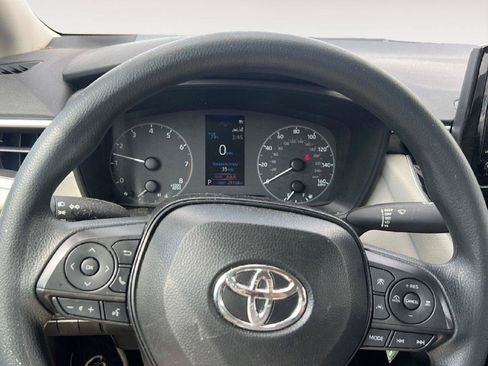 Used 2025 Toyota Corolla LE FWD image 12