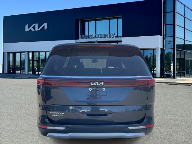 Certified 2024 Kia Carnival LX FWD image 5