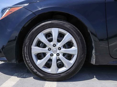 Used 2025 Toyota Corolla LE FWD image 11