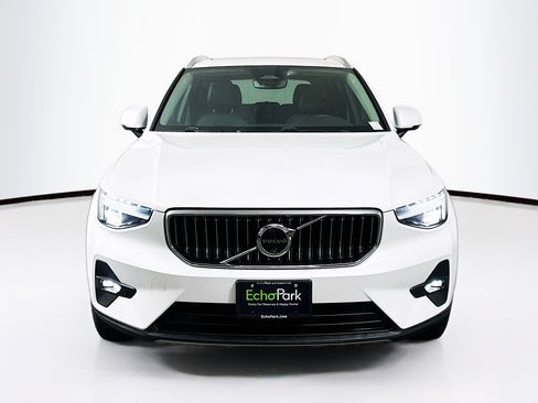 Used 2025 Volvo XC40 B5 Plus AWD/4WD image 2