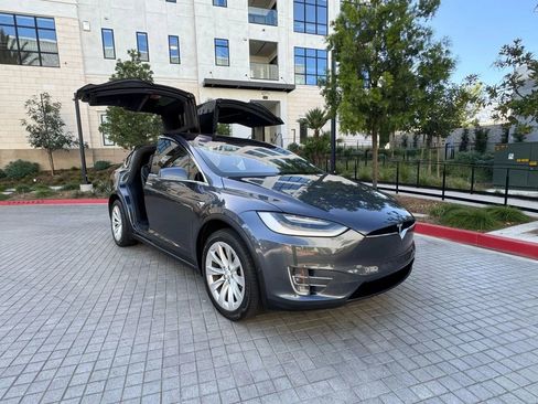 Used 2019 Tesla Model X 100D AWD/4WD image 3