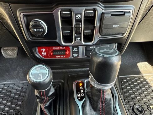 Used 2023 Jeep Wrangler Unlimited Rubicon AWD/4WD image 35