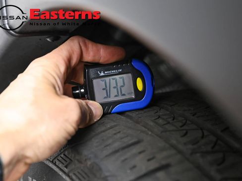 Used 2023 Nissan Pathfinder SL AWD/4WD image 28