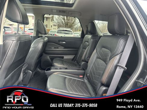Used 2022 Nissan Pathfinder Platinum w/ Cargo Package AWD/4WD image 28