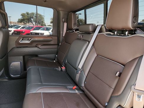 Used 2024 GMC Sierra 2500 Denali w/ Technology Package AWD/4WD image 11