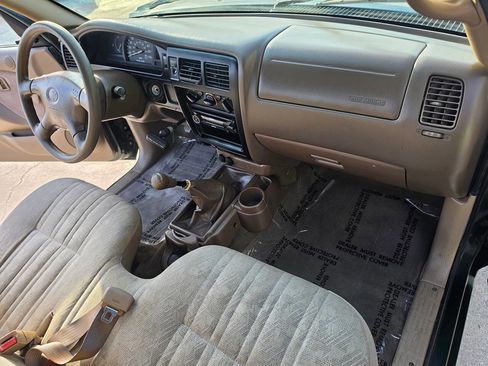 Used 2001 Toyota Tacoma 2WD Regular Cab image 28