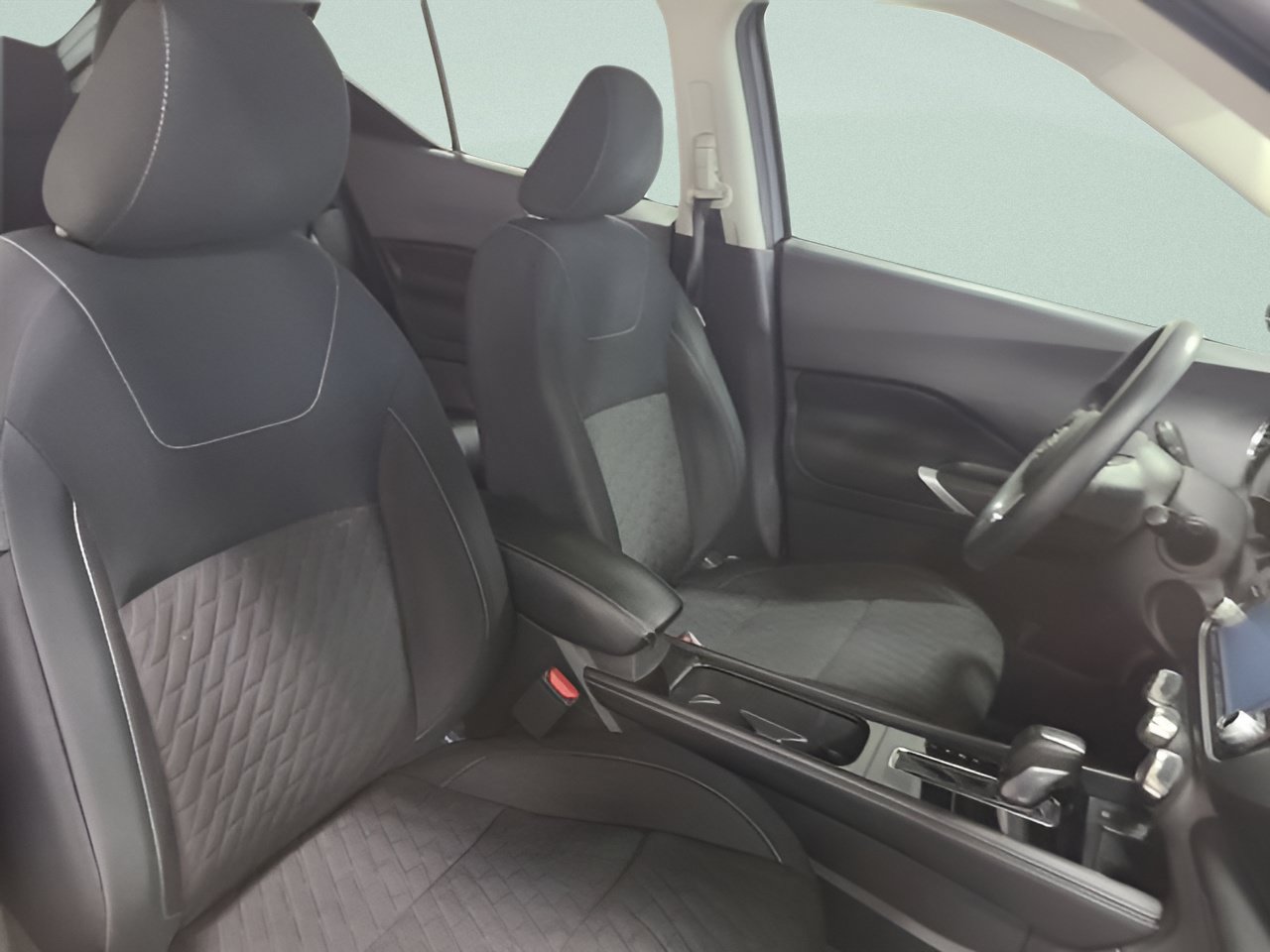 Used 2023 Nissan Kicks SV FWD image 13