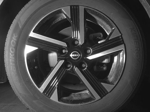 Used 2025 Nissan Sentra SV image 13