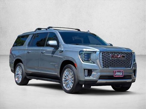 Used 2023 GMC Yukon XL Denali AWD/4WD image 3