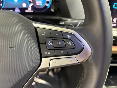 Used 2026 Volkswagen Atlas Cross Sport SEL R-Line AWD/4WD image 16