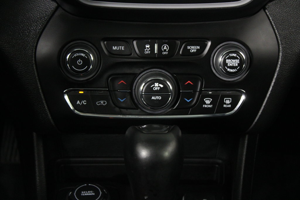 Used 2022 Jeep Cherokee Latitude Lux w/ Sun & Sound Group AWD/4WD image 21