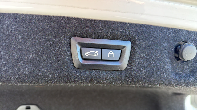 Used 2019 BMW 530e w/ Convenience Package RWD image 10