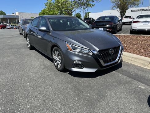 Used 2019 Nissan Altima 2.5 S image 2