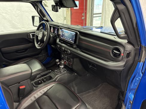 Certified 2025 Jeep Wrangler Unlimited Rubicon w/ Safety Group AWD/4WD image 15