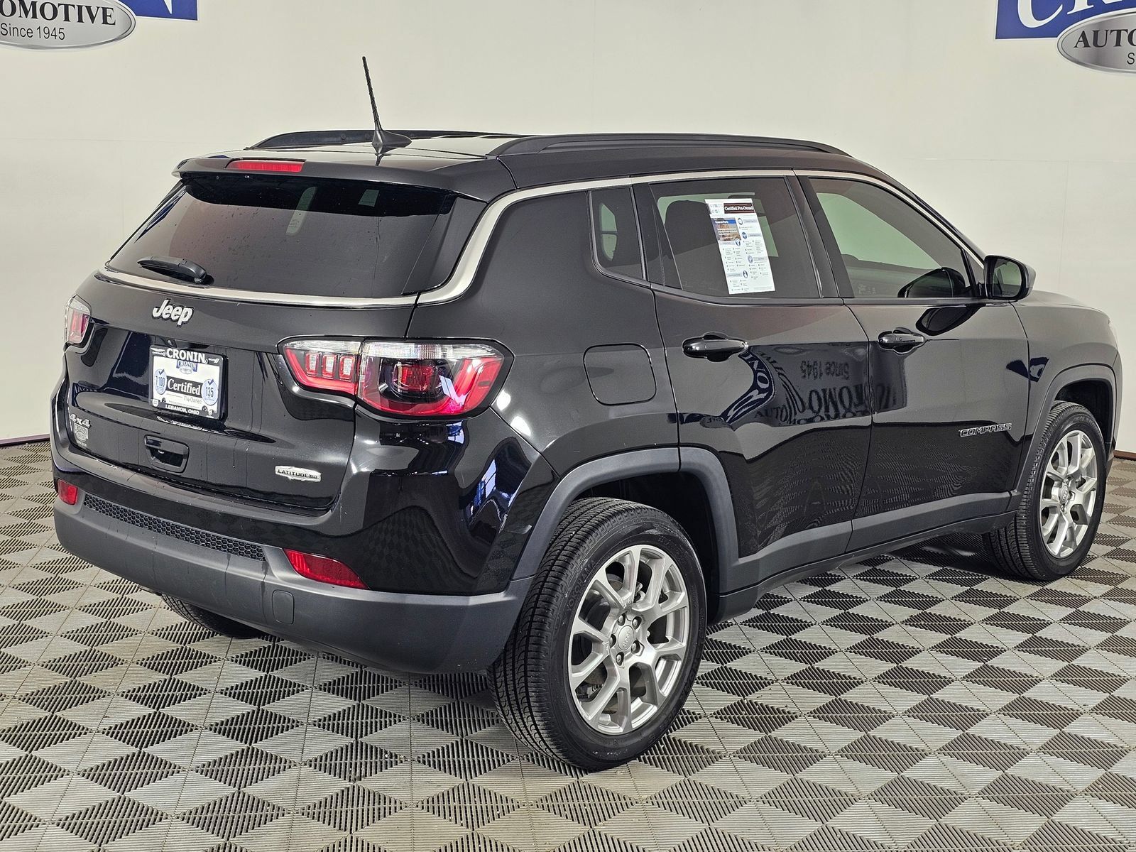 Used 2024 Jeep Compass Latitude AWD/4WD image 28
