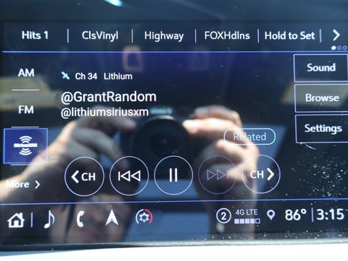 Used 2023 Cadillac XT4 Sport AWD/4WD image 17