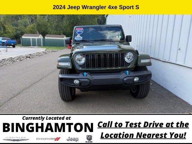 Used 2024 Jeep Wrangler Unlimited w/ Convenience Group AWD/4WD image 4