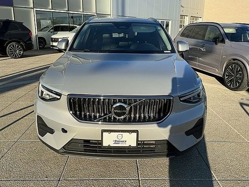 Certified 2025 Volvo XC40 B5 Core image 12