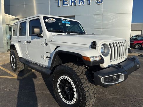 Used 2018 Jeep Wrangler Unlimited Sahara image 9