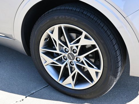 Used 2022 Genesis GV70 2.5T w/ Advanced Package image 13