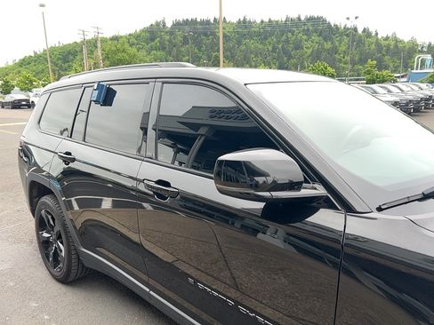 Used 2023 Jeep Grand Cherokee L Laredo AWD/4WD image 13