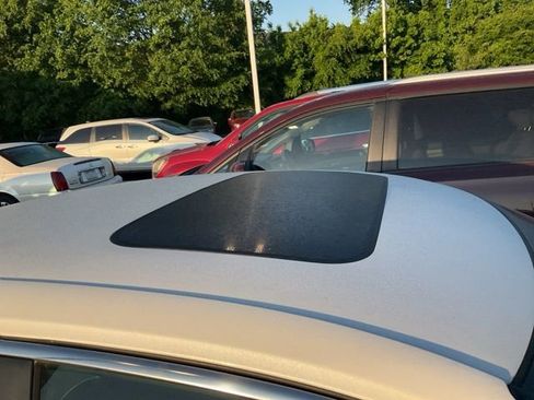 Used 2023 Honda Civic EX image 4