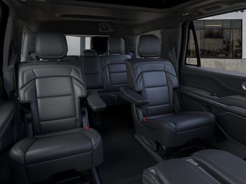 New 2026 Lincoln Navigator Reserve AWD/4WD image 11