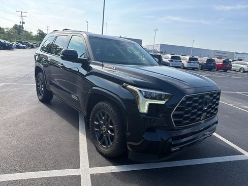 Used 2024 Toyota Sequoia Platinum AWD/4WD image 8